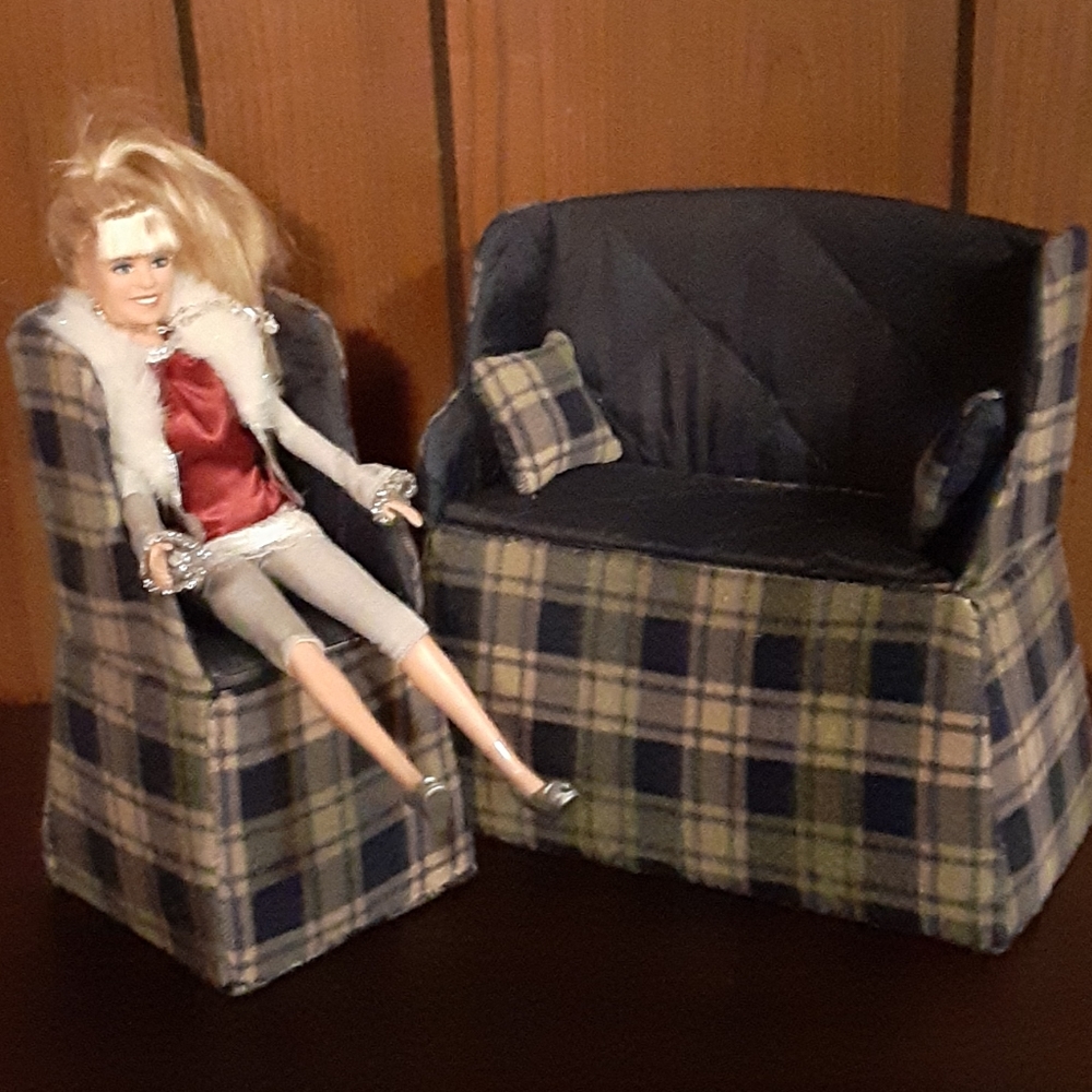Barbie Love Seat and Chair, with 2  throw pillows